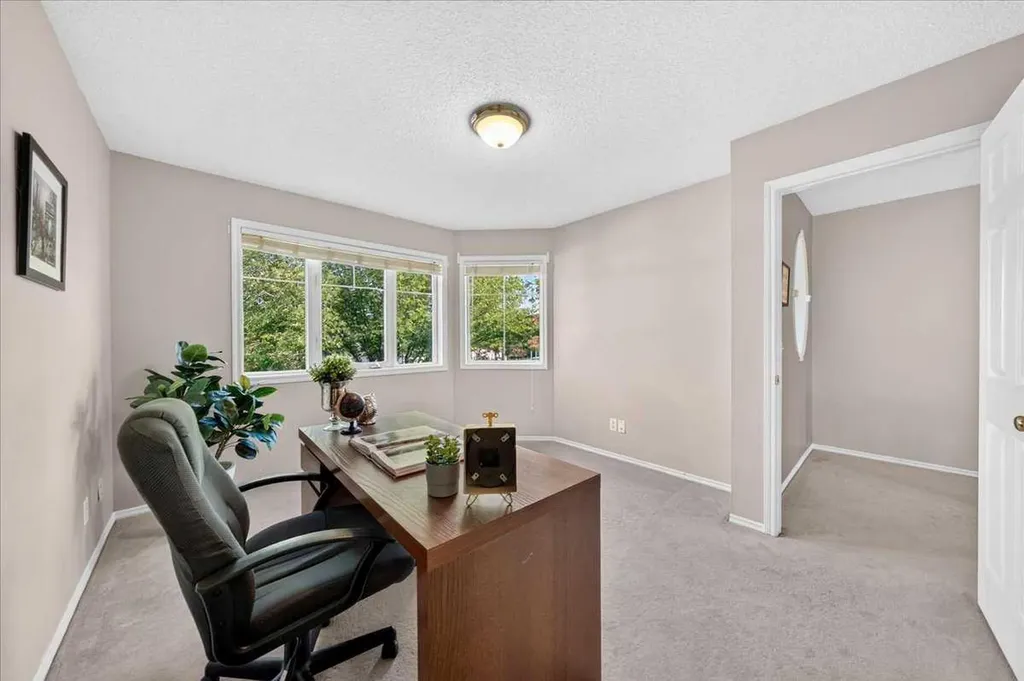 17 Edgeridge Terrace NW Calgary AB T3A 6C1