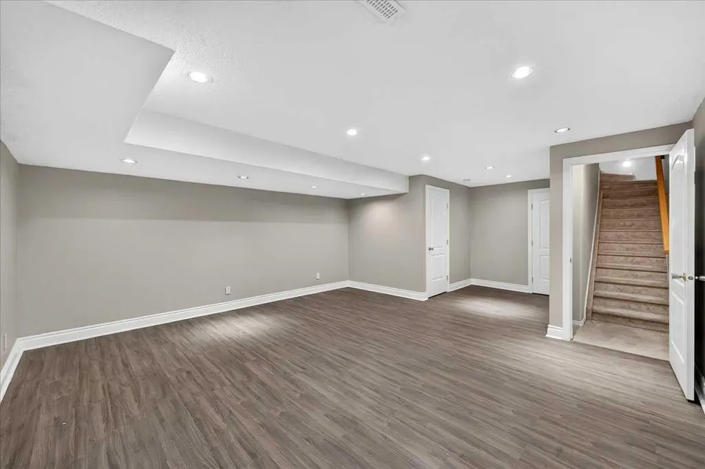 17 Edgeridge Terrace NW Calgary AB T3A 6C1