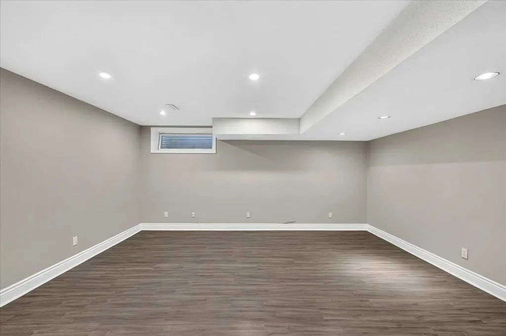 17 Edgeridge Terrace NW Calgary AB T3A 6C1
