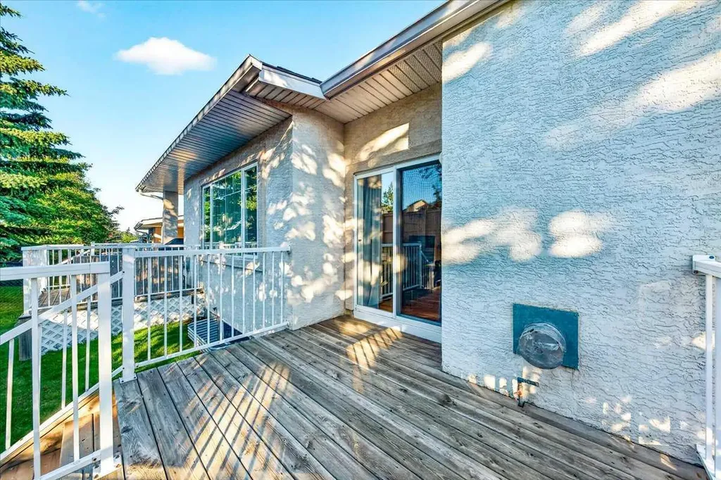 17 Edgeridge Terrace NW Calgary AB T3A 6C1