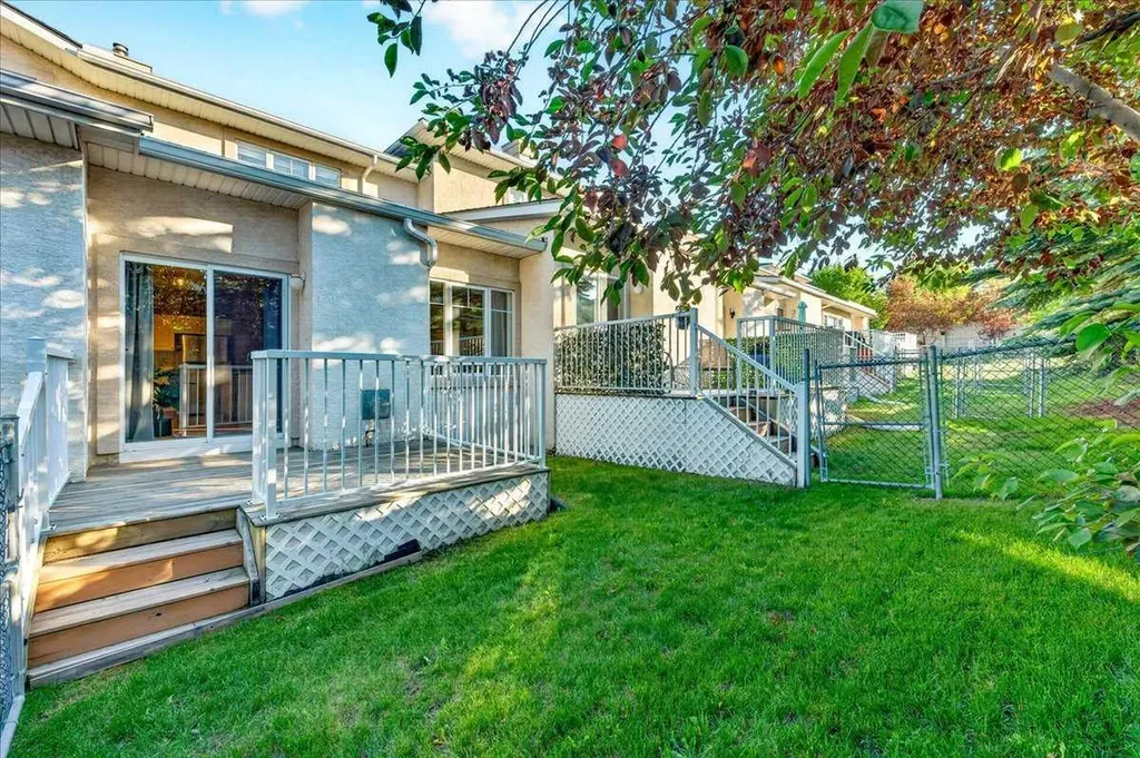 17 Edgeridge Terrace NW Calgary AB T3A 6C1