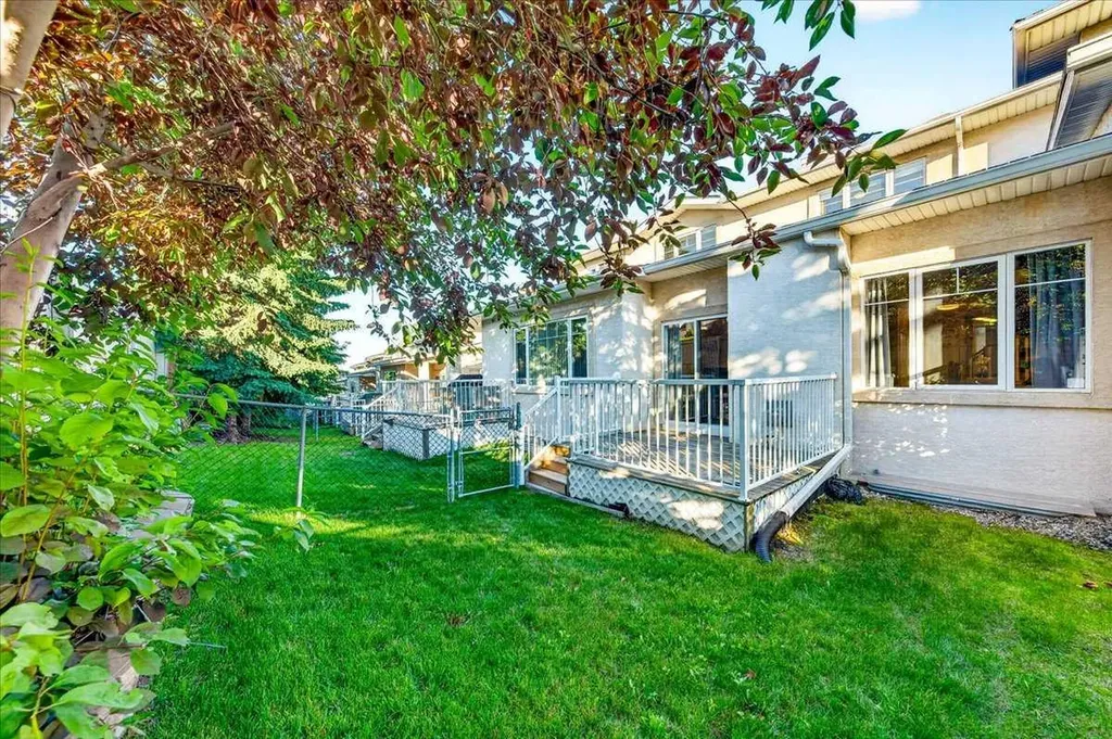 17 Edgeridge Terrace NW Calgary AB T3A 6C1