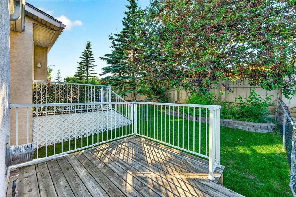 17 Edgeridge Terrace NW Calgary AB T3A 6C1