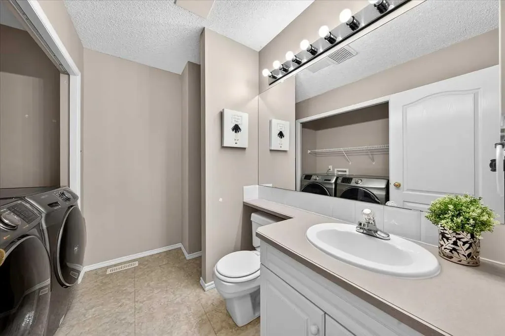 17 Edgeridge Terrace NW Calgary AB T3A 6C1