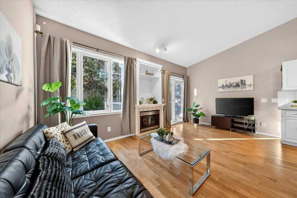 17 Edgeridge Terrace NW Calgary AB T3A 6C1