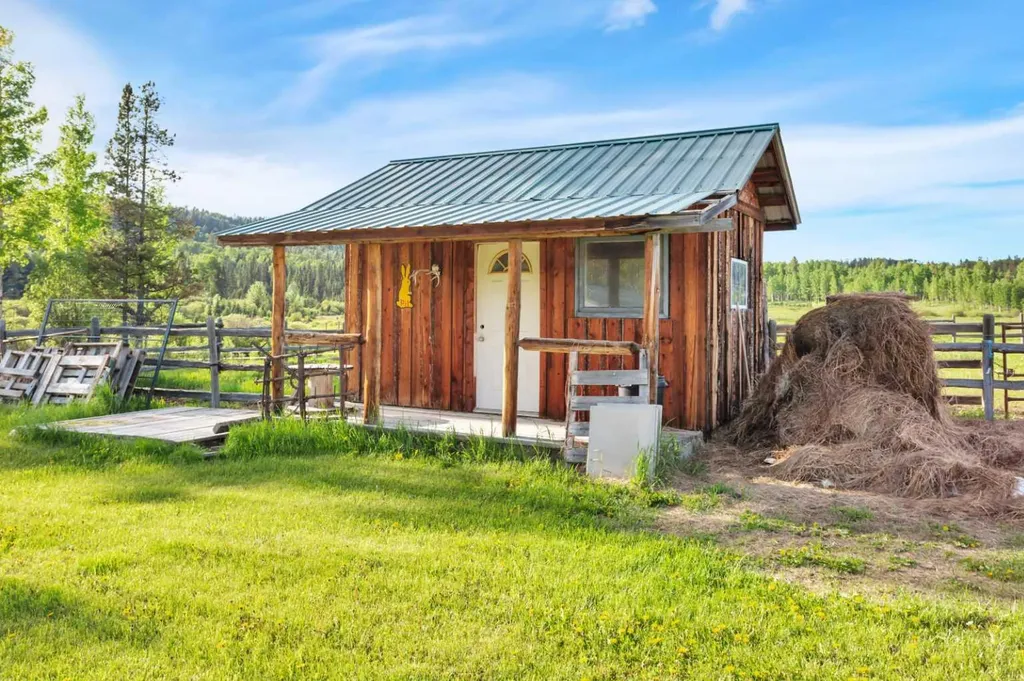 29506 Range Road 60 A Rural Mountain View County AB T0M 2E0