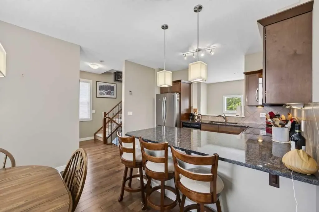 913 Evanston Square NW Calgary AB T3P0G9
