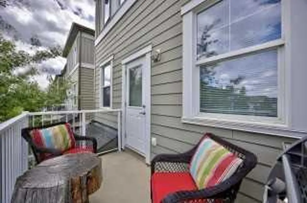 913 Evanston Square NW Calgary AB T3P0G9