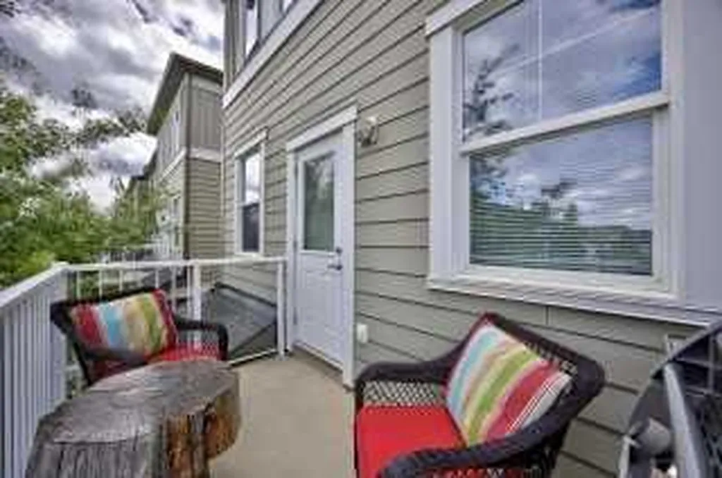 913 Evanston Square NW Calgary AB T3P0G9