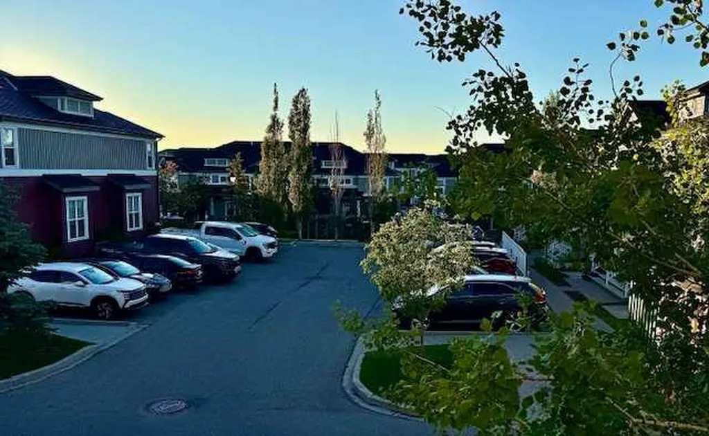 913 Evanston Square NW Calgary AB T3P0G9