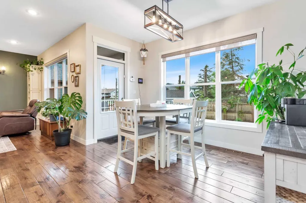 5907 67 Avenue Rocky Mountain House AB T4T 1V6