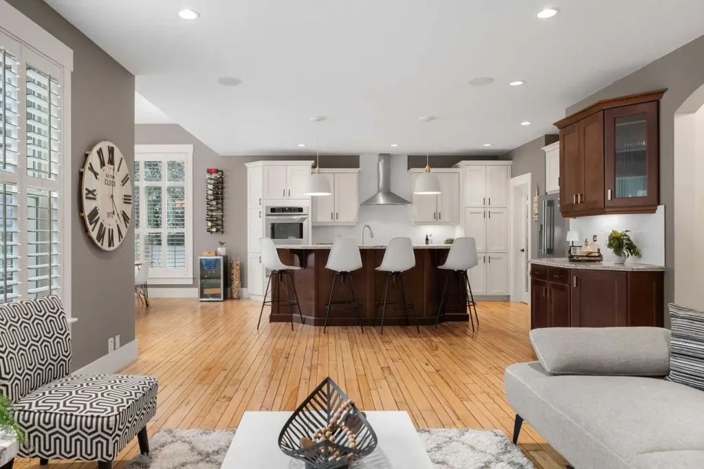 11 Aspen Cliff Place SW Calgary AB T3H 0M1