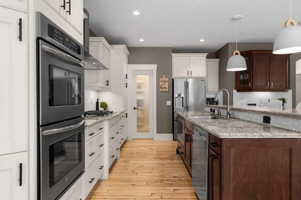 11 Aspen Cliff Place SW Calgary AB T3H 0M1