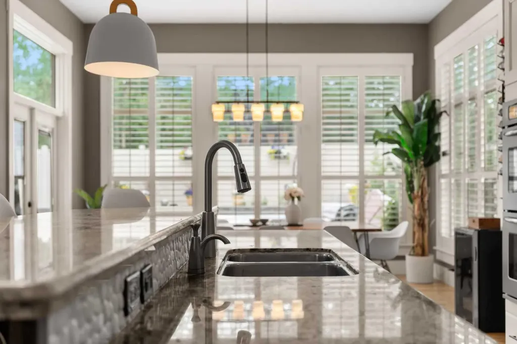 11 Aspen Cliff Place SW Calgary AB T3H 0M1