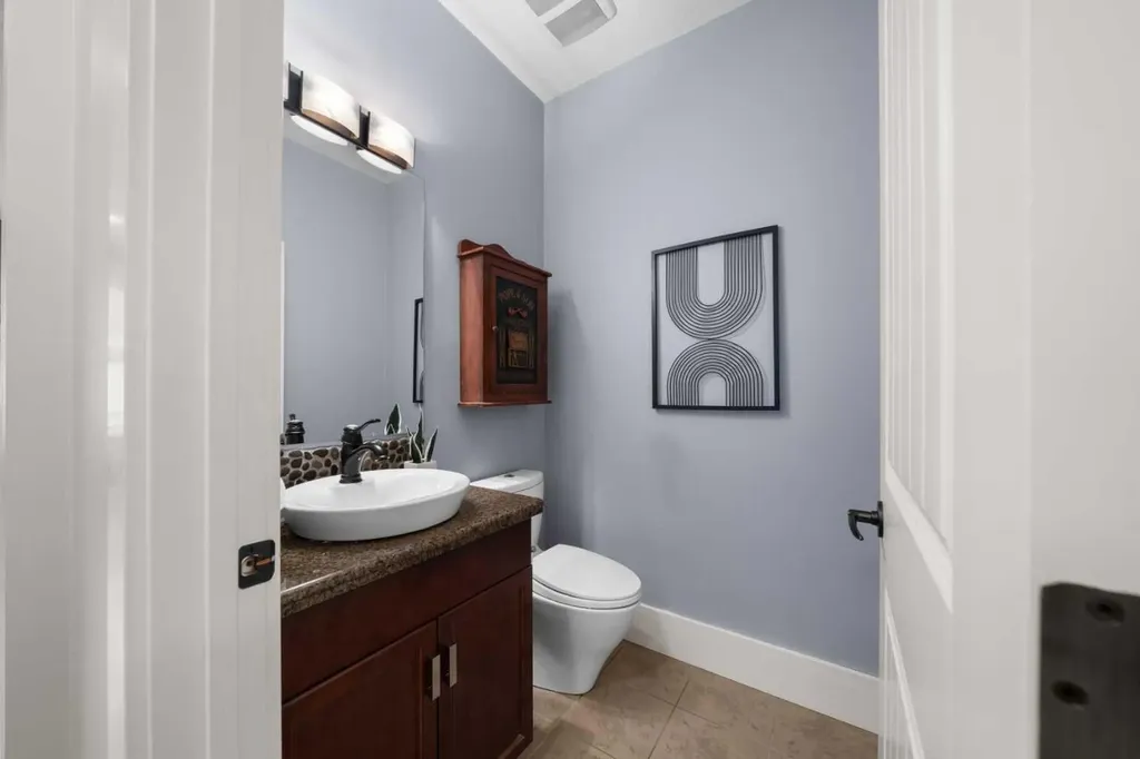 11 Aspen Cliff Place SW Calgary AB T3H 0M1