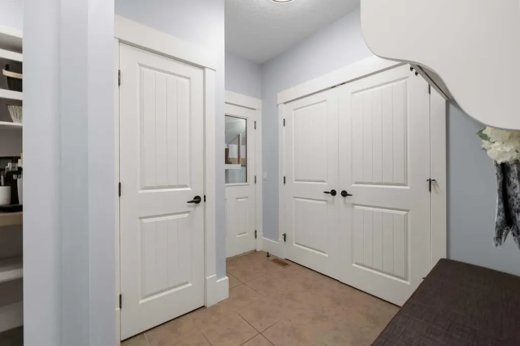 11 Aspen Cliff Place SW Calgary AB T3H 0M1