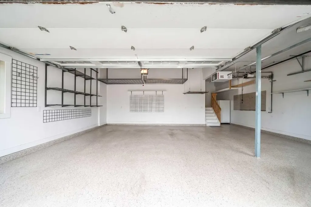 11 Aspen Cliff Place SW Calgary AB T3H 0M1