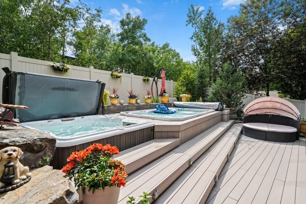 11 Aspen Cliff Place SW Calgary AB T3H 0M1