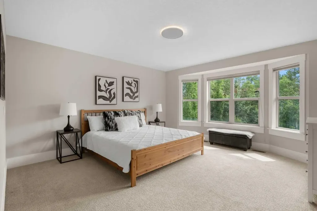 11 Aspen Cliff Place SW Calgary AB T3H 0M1