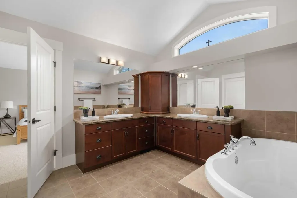 11 Aspen Cliff Place SW Calgary AB T3H 0M1