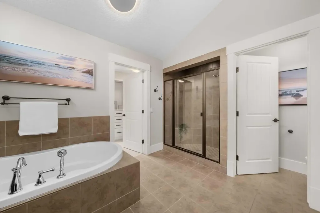 11 Aspen Cliff Place SW Calgary AB T3H 0M1