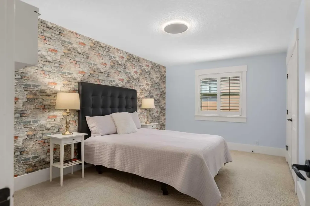 11 Aspen Cliff Place SW Calgary AB T3H 0M1