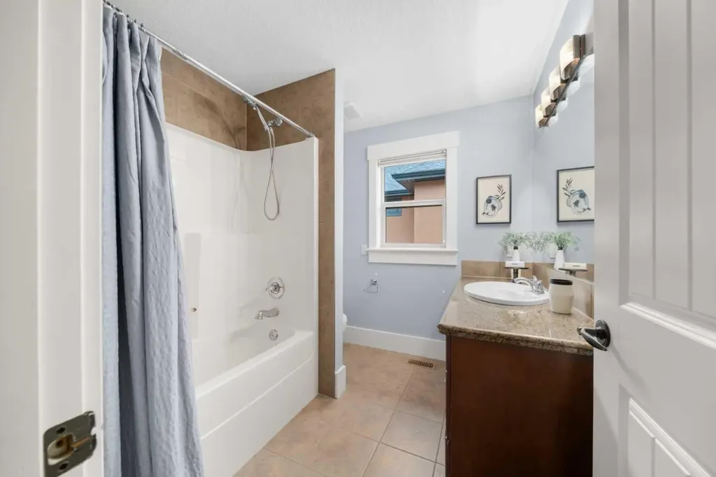 11 Aspen Cliff Place SW Calgary AB T3H 0M1