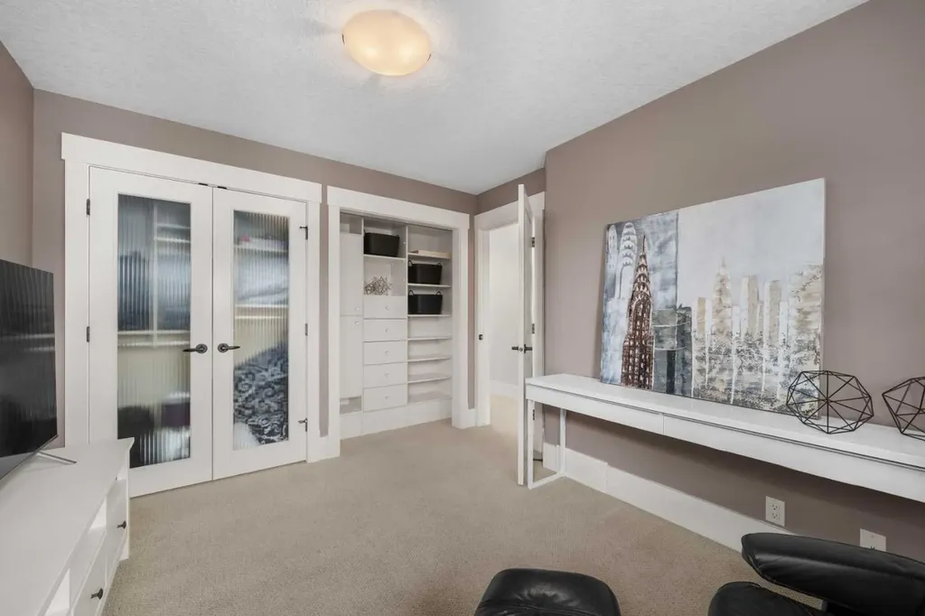 11 Aspen Cliff Place SW Calgary AB T3H 0M1