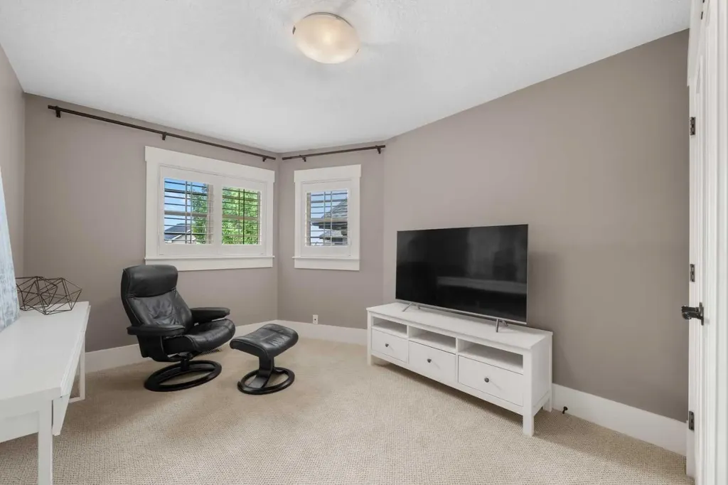 11 Aspen Cliff Place SW Calgary AB T3H 0M1