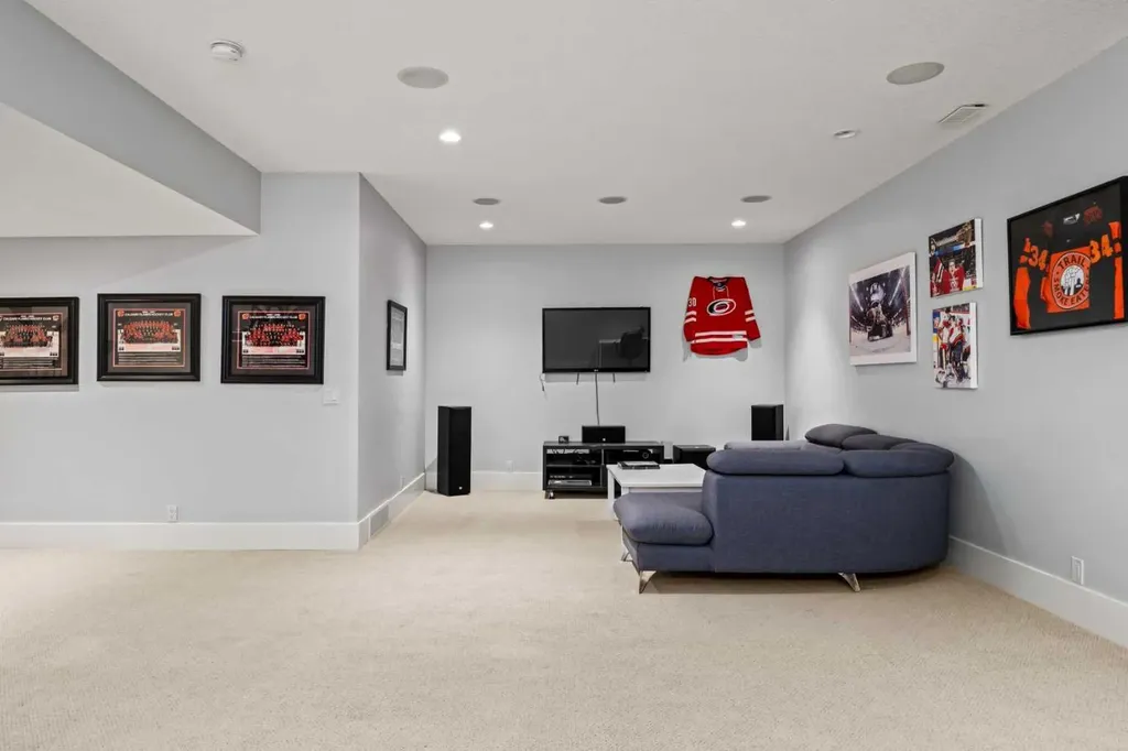 11 Aspen Cliff Place SW Calgary AB T3H 0M1