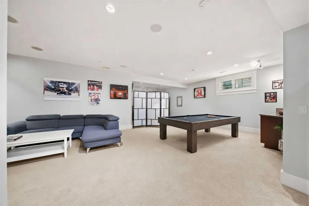 11 Aspen Cliff Place SW Calgary AB T3H 0M1