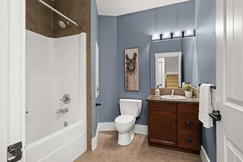 11 Aspen Cliff Place SW Calgary AB T3H 0M1