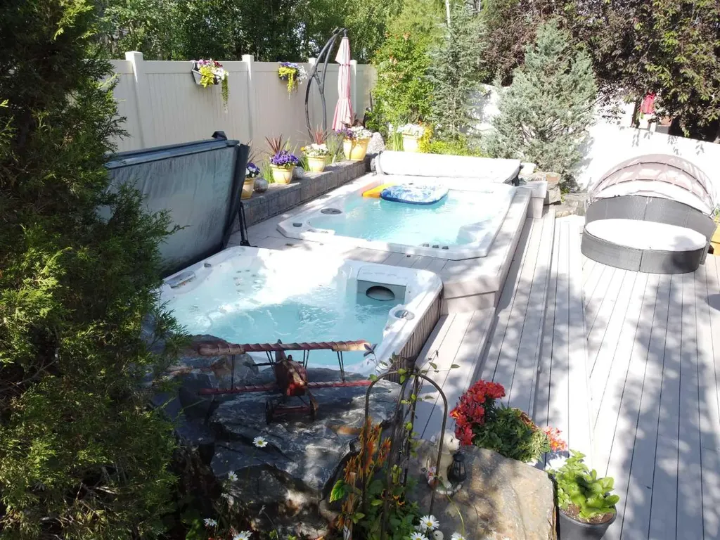 11 Aspen Cliff Place SW Calgary AB T3H 0M1