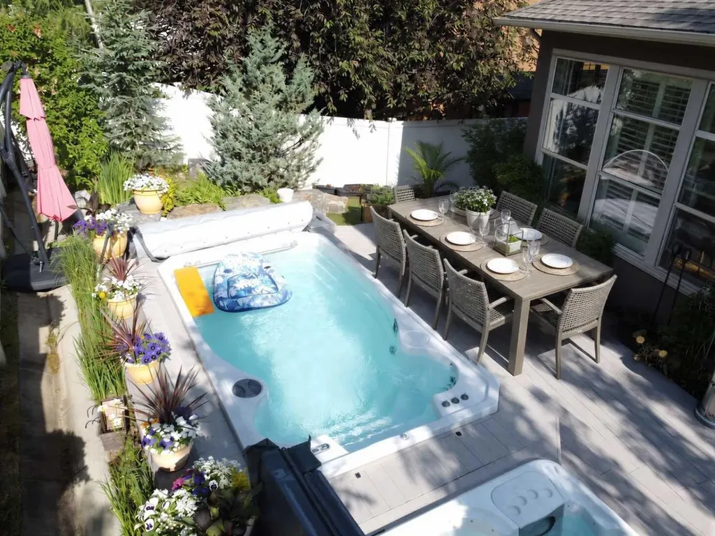 11 Aspen Cliff Place SW Calgary AB T3H 0M1