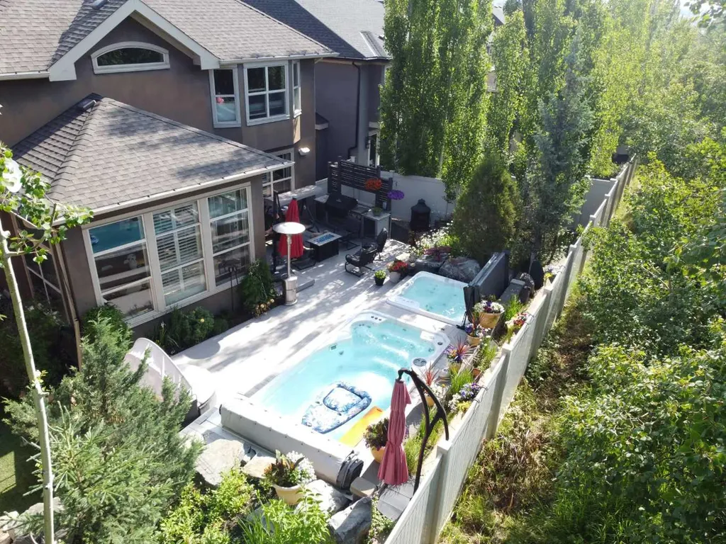 11 Aspen Cliff Place SW Calgary AB T3H 0M1