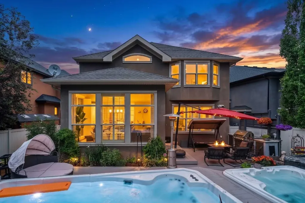11 Aspen Cliff Place SW Calgary AB T3H 0M1