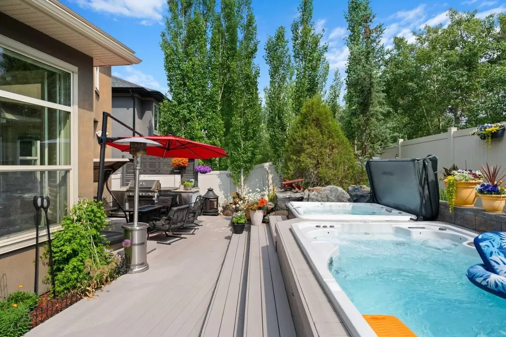 11 Aspen Cliff Place SW Calgary AB T3H 0M1
