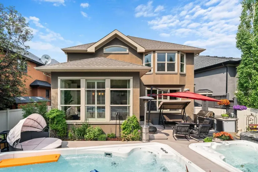11 Aspen Cliff Place SW Calgary AB T3H 0M1