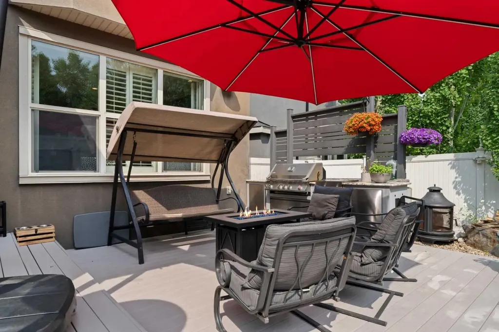 11 Aspen Cliff Place SW Calgary AB T3H 0M1