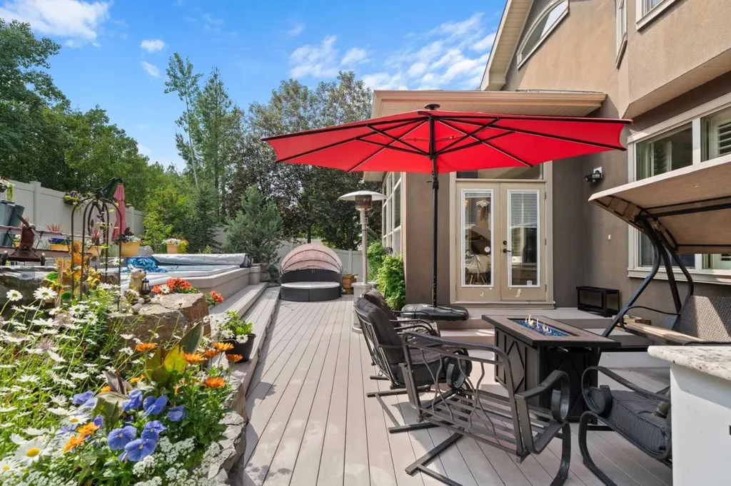11 Aspen Cliff Place SW Calgary AB T3H 0M1
