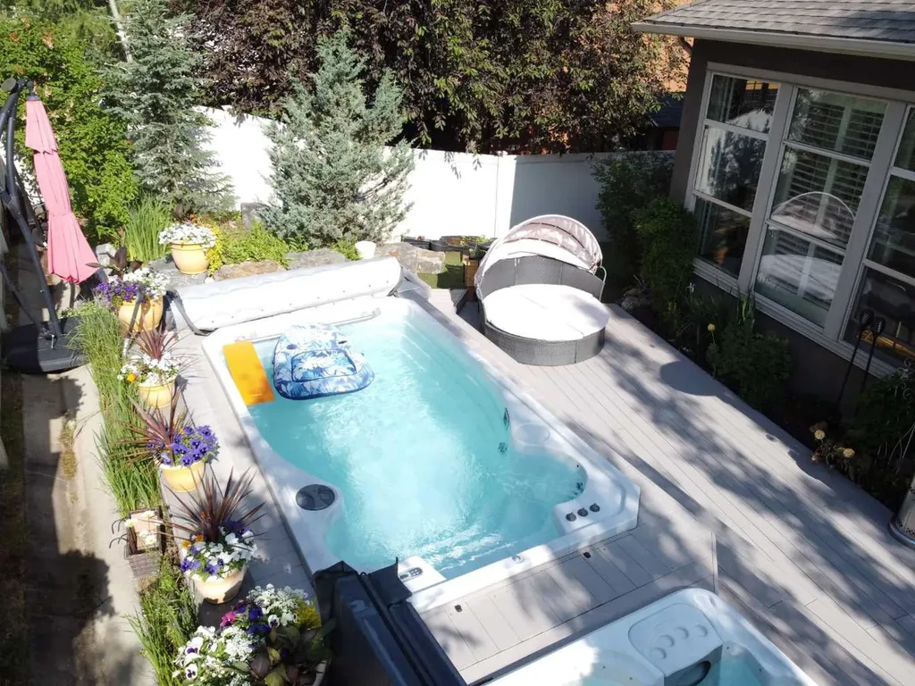 11 Aspen Cliff Place SW Calgary AB T3H 0M1