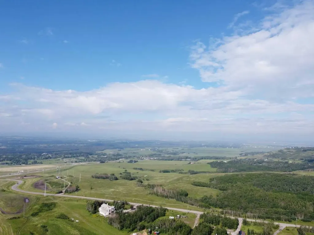 11 Aspen Cliff Place SW Calgary AB T3H 0M1