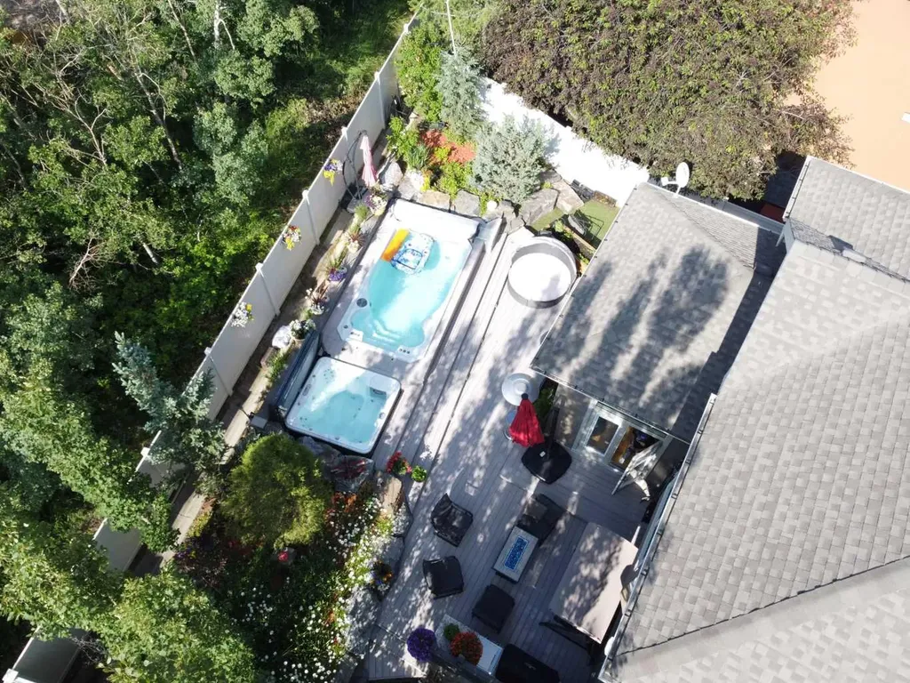 11 Aspen Cliff Place SW Calgary AB T3H 0M1