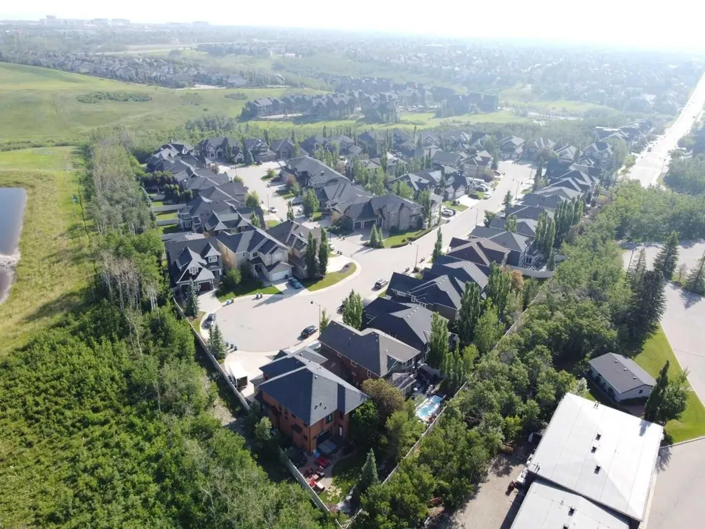 11 Aspen Cliff Place SW Calgary AB T3H 0M1