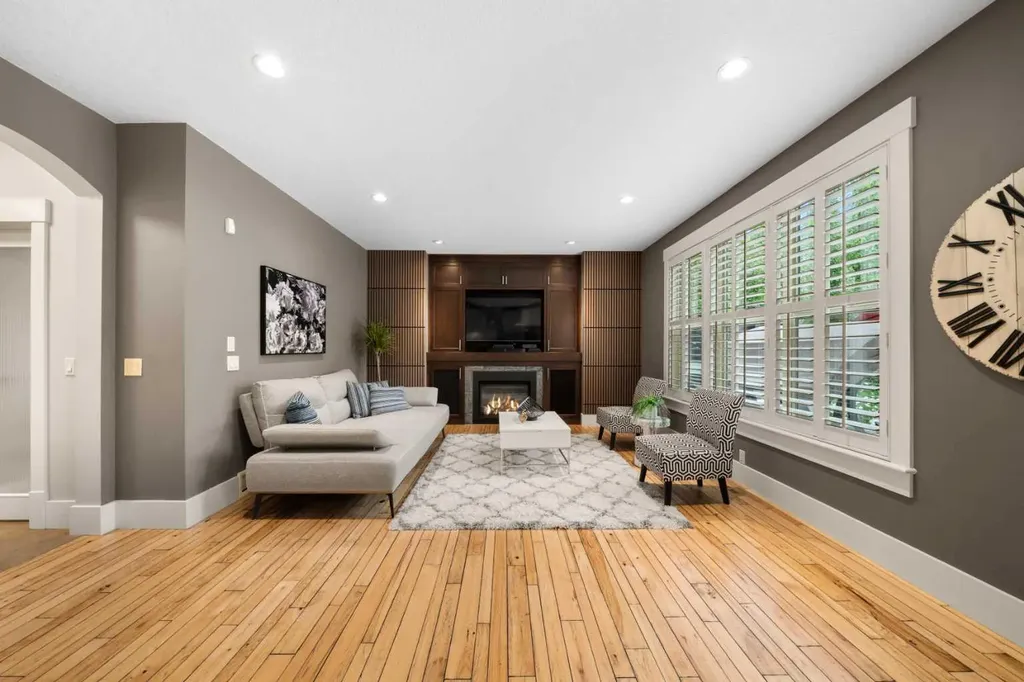 11 Aspen Cliff Place SW Calgary AB T3H 0M1