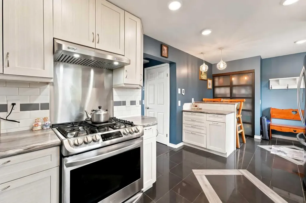 4707 44 Street Sylvan Lake AB T4S 1N5