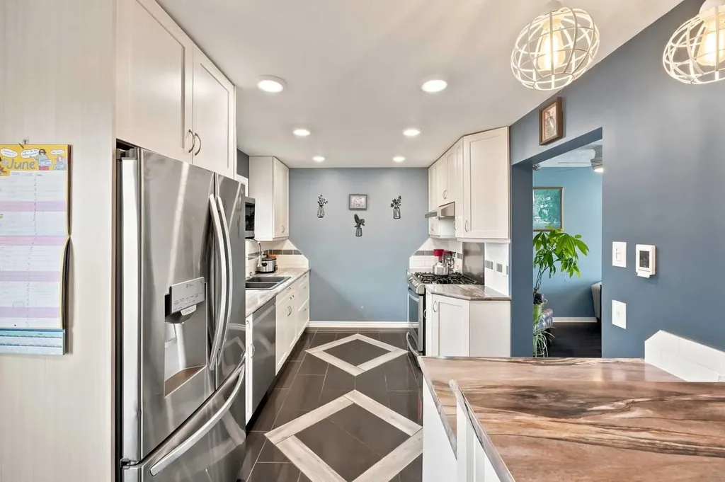 4707 44 Street Sylvan Lake AB T4S 1N5
