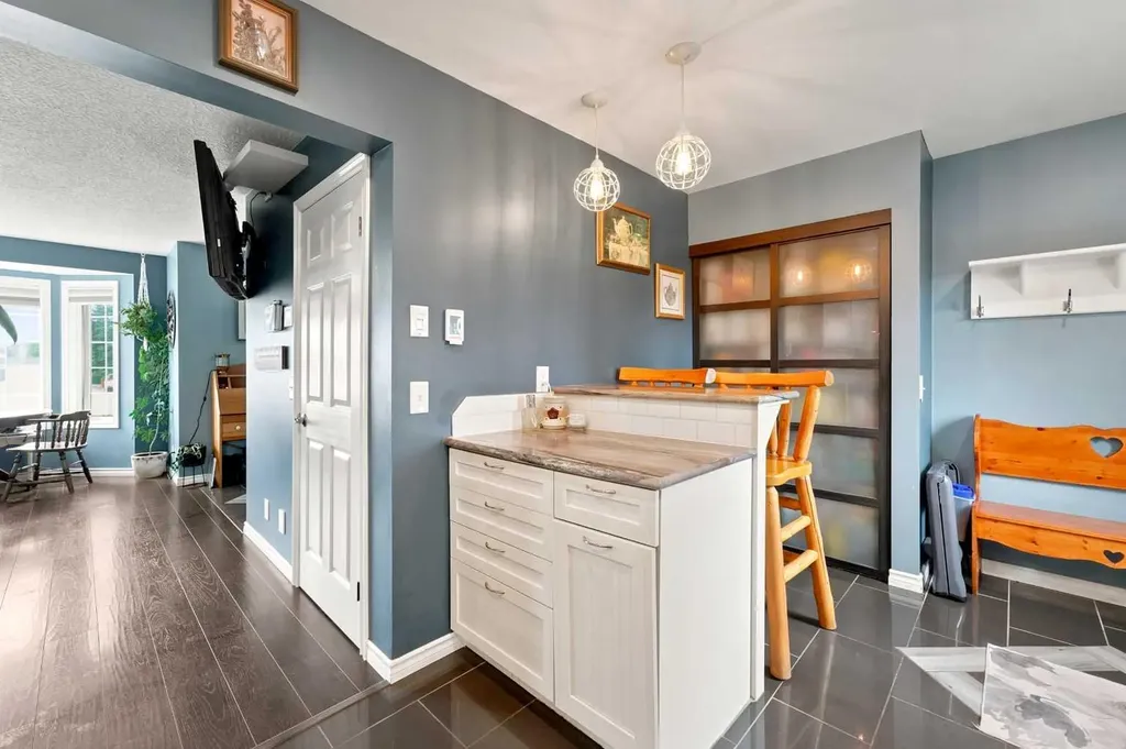 4707 44 Street Sylvan Lake AB T4S 1N5