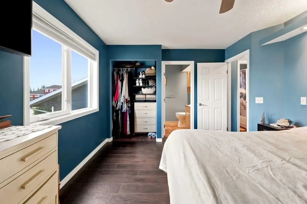 4707 44 Street Sylvan Lake AB T4S 1N5