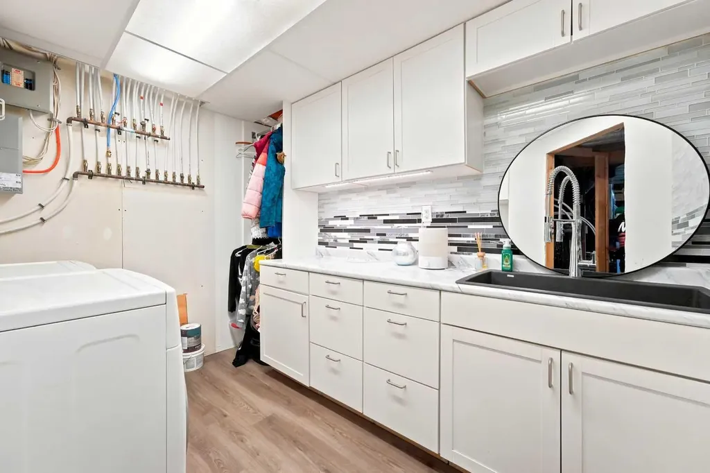 4707 44 Street Sylvan Lake AB T4S 1N5